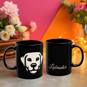 Personalisierte Labrador-Tasse - Benutzerdefinierte Hundeporträt-Kaffeetasse mit dem Namen Ihres Haustieres - Schwarzes Keramikgeschenk für Labrador-Liebhaber