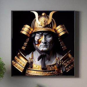Puede incluir: Obra de arte enmarcada que representa a un guerrero samurái. La imagen muestra una armadura detallada y una expresión severa, con colores dorados y grises. La obra está sobre un fondo negro, creando un contraste llamativo.
