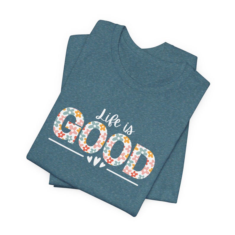 Life Is Good bloemen GOED T-shirt | T-shirt met positieve slogan | Inspirerend spreukshirt | Cadeau voor haar | T-shirt met bloemen afbeelding 10