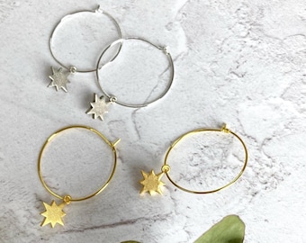 Petites créoles étoiles - Plaqué or ou argent