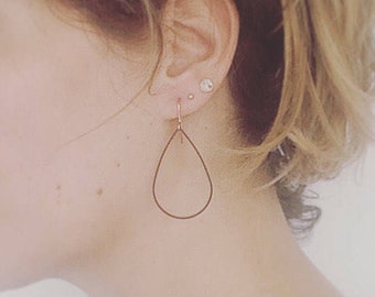 Créoles en forme de larme en laiton noir : bijoux minimalistes en plaqué or rose