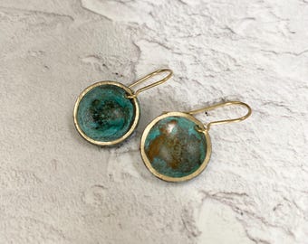 Boucles d'oreilles dôme vert de gris - Patine turquoise sur fils plaqués or