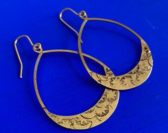 Créoles étoile céleste et lune en laiton - Bijoux en or martelé