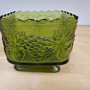 Indiana Glass Vintage Green Harvest Grape Pedestal Dish