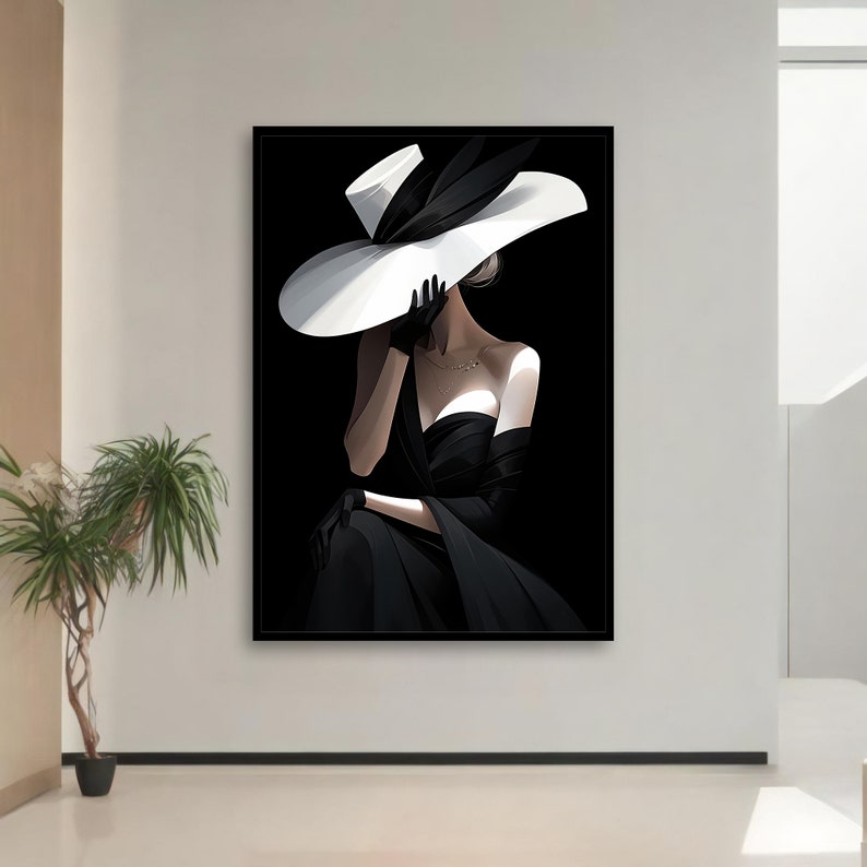 Peut inclure: Une femme v&ecirc;tue d'une robe noire et d'un grand chapeau blanc avec un ruban noir. Elle est assise, la main sur le visage.