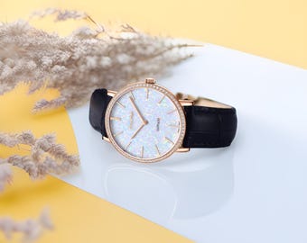 OPAL made in AUSTRALIA レディース　腕時計。 54181.0 - Vintage Australian Opal Watch: Gold Rim, Black Leather