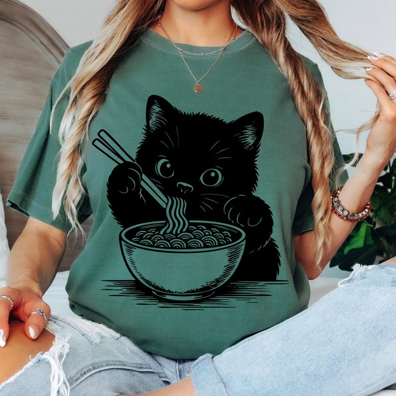 Funny Cat PNG SVG, Cute Cat Eating Ramen, Foodie Cat, Trendy Cat, Noodles, Japanese Noodle Bowl, Cat Lovers, Black Cats Loving Cats