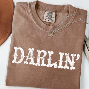 Png Svg chemise Darlin' | Cow-girl d'été | Cow-girl occidentale | Chemise du sud du pays | Bachelorette occidentale | cadeau pour elle | Téléchargement instantané