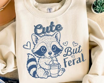 Schattige maar wilde wasbeer SVG PNG, grappig shirtontwerp vuilnispanda