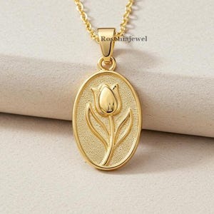 Tulip Flower Unique Pendant, Personalized Tulip Flower Round Charm, 14K Gold Eternal Love Symbol Pendant, Gifts For Mom, Floral Gift For Her