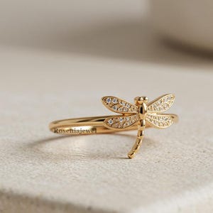 Minimalist Dragonfly Ring, Round Moissanite Cute Insect Ring, 14K Gold Dragonfly Ring, Dainty Jewelry, Dragonfly Jewelry, Insect Lover Gift