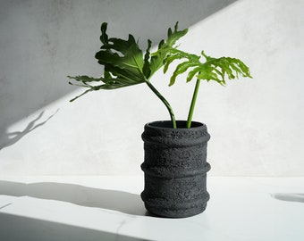 Wide Cylinder Vase in Striped Carbon Black Concrete