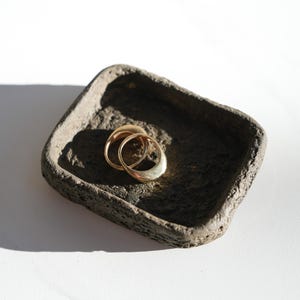 Small Rectangular Dish in Earthen Brown Concrete