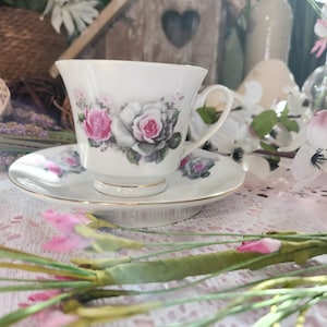 Charming Shabby Chic Porcelain Tea Cup & Saucer with Pink and White Roses – Made in China