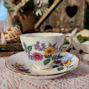 Royal Vale Vintage Bone China Teacup and Saucer  - Yellow & Pink Daisies, Made in England