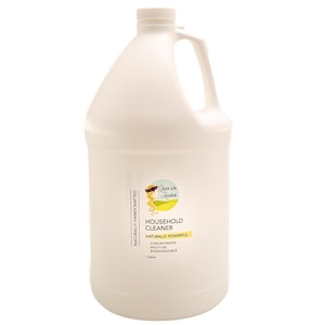 K&ouml;nnte beinhalten: Ein wei&szlig;er Plastikkanister mit einem Liter Haushaltsreiniger mit einem Etikett mit der Aufschrift "Queen of the Meadow" und "Household Cleaner Naturally Powerful Concentrated Multi-Use Biodegradable 1 Gallon".