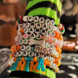 Webbspelet "Animal Jam"-tema Kandi-armband