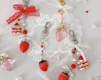 Ręcznie robione breloki z kolekcji Sweet Strawberry | Akcesorium do torebki Coquette Strawberry Charm