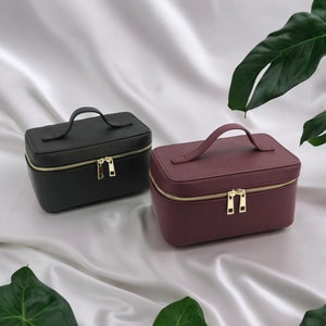 Trousse à maquillage, trousse de maquillage personnalisée, cadeau de shower de bébé, cadeau de demoiselle d'honneur, trousse de maquillage en cuir, trousse de maquillage de voyage, modèle de sac en cuir