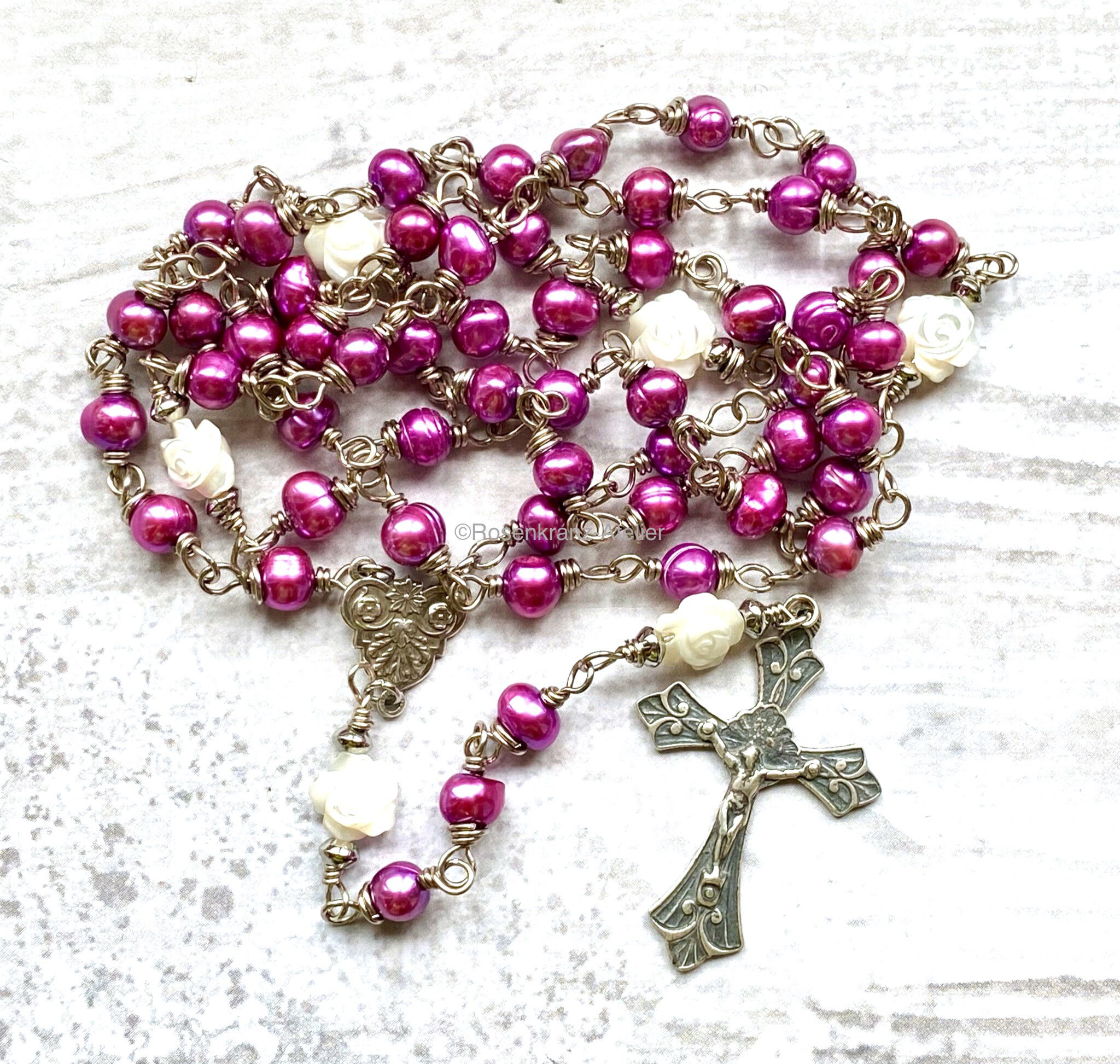 Sterling silver romantic rosary with cultured pearls, traditional catholic gift, wire wrapped purple pearl rosary beads, Rosenkranz-Atelier