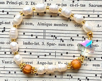 Gold rosary bracelet olive wood and cultured pearls, elastic bracelet, catholic jewelry, single decade, gift for her, Rosenkranz-Atelier