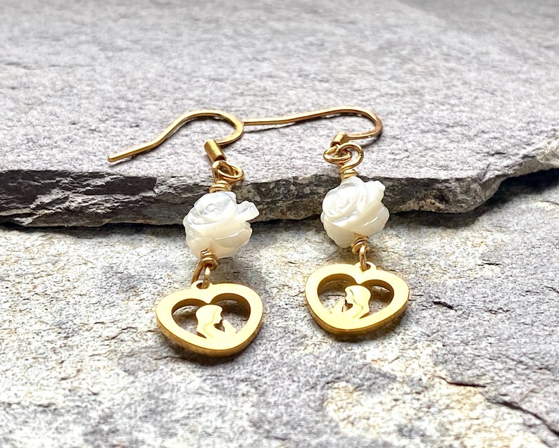 Our Lady mother of love earrings, gold earring pair, bridal jewelry, gift for her, catholic woman jewelry, white roses, Rosenkranz-Atelier image 7