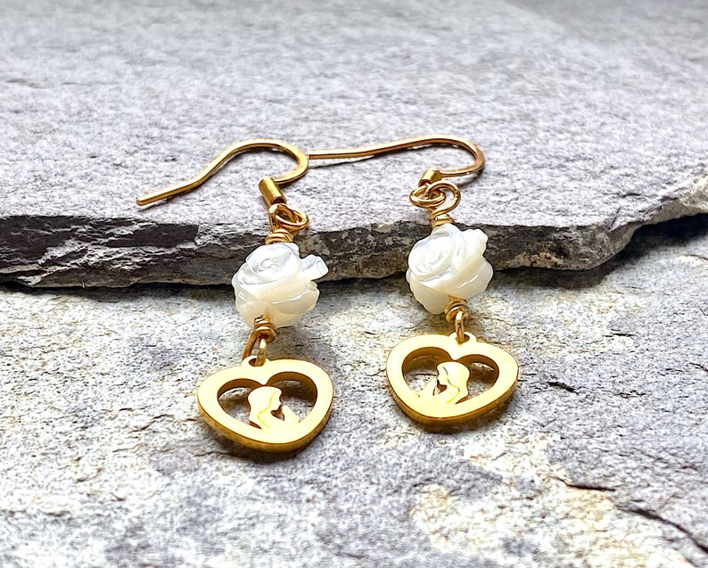 Our Lady mother of love earrings, gold earring pair, bridal jewelry, gift for her, catholic woman jewelry, white roses, Rosenkranz-Atelier image 4