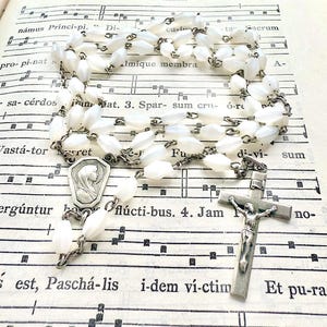Antique German rosary from the Art Deco period, catholic rosary, catholic bride, opal white, collectible rosary beads, Rosenkranz-Atelier