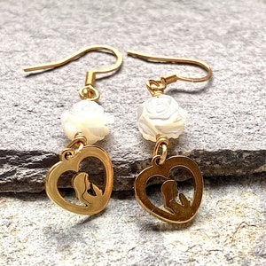 Our Lady mother of love earrings, gold earring pair, bridal jewelry, gift for her, catholic woman jewelry, white roses, Rosenkranz-Atelier image 1