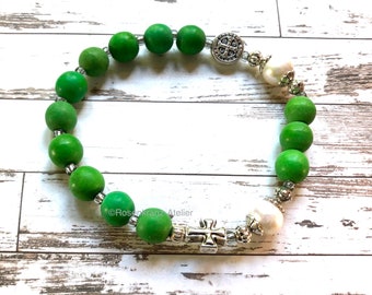 Rosary stretch bracelet Saint Benedict medal, exorcism prayer, green quarz, silver plated, stack, catholic jewelry by Rosenkranz-Atelier