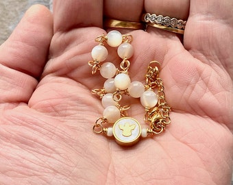 Rozenkrans armband beschermengel, parelmoer katholieke sieraden cadeau, Rosenkranz-Atelier