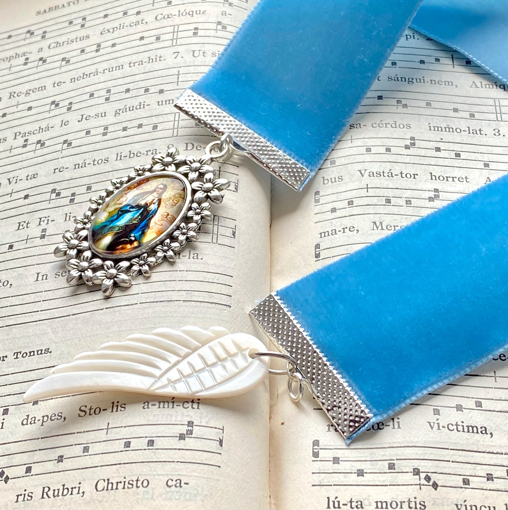 カトリックのブックマーク：天使の女王の聖母メダル、ブルーベルベット