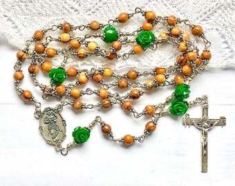 Our Lady Undoer of knots rosary, Holy Land olive wood rosary beads, crucifix with crucifixion instruments, catholic gift, Rosenkranz-Atelier