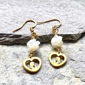 Our Lady mother of love earrings, gold earring pair, bridal jewelry, gift for her, catholic woman jewelry, white roses, Rosenkranz-Atelier image 9