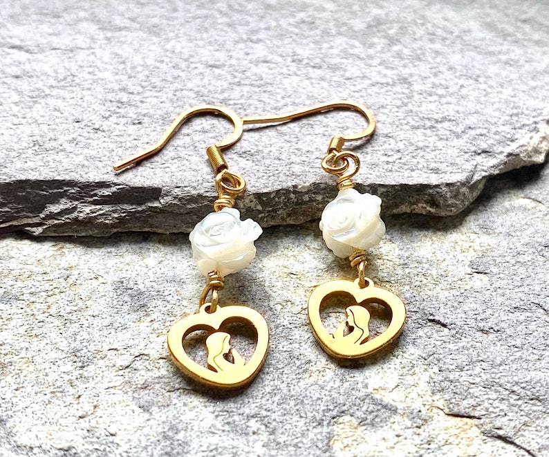 Our Lady mother of love earrings, gold earring pair, bridal jewelry, gift for her, catholic woman jewelry, white roses, Rosenkranz-Atelier image 9