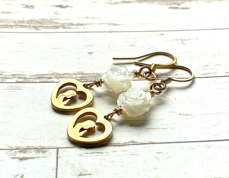 Our Lady mother of love earrings, gold earring pair, bridal jewelry, gift for her, catholic woman jewelry, white roses, Rosenkranz-Atelier image 2