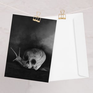 Carte de vœux - Curiosité de la Forêt no.1 - Escargot avec Crâne