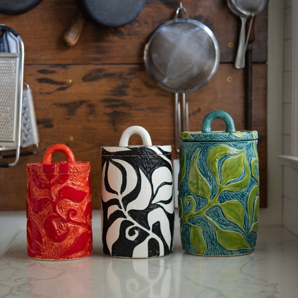 Bote de cocina (uno - elija entre tres patrones y tamaños) - Tarro de cerámica de gres con tapa - HECHO A PEDIDO por Romy y Clare