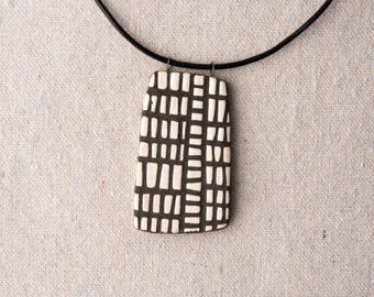 Collier pendentif pour femme : collier en céramique, collier en cuir (FABRIQUÉ SUR COMMANDE)
