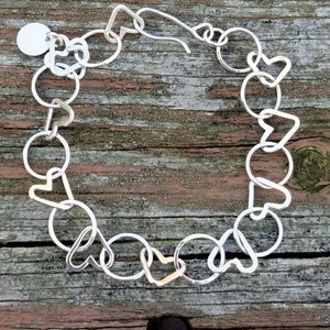 Hammered Silver Chain Bracelet w Hearts and Circles, Handmade Heart Link Bracelet For Her, Delicate Handmade Chain Link Bracelet