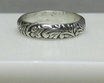 Floral Leaf Ring, Sterling Silver Wedding Band, Valentine's Day Gift, Flower Ring, Size 7 Ring, Oxidized Silver Ring, Leaf and Vine Ring