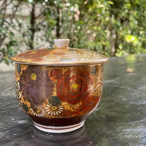 Vintage Japanese Kutani Lidded Tea Cup ｜ Hand-Painted “Hundred Flowers” Design
