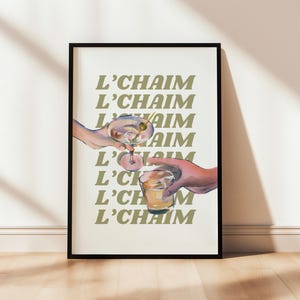 L'CHAIM | ヘブライ語の壁アート、イスラエルのホームデコレーション、ミニマリストのユダヤ人の印刷可能なポスター、オリーブグリーン、タイポグラフィプリント、Mazel Tovの波状、乾杯