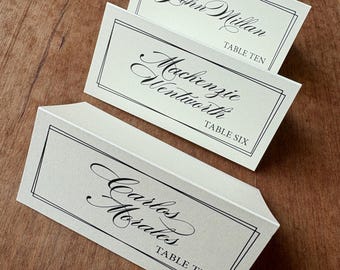 Gepersonaliseerde plaatskaartjes, escortkaarten gasten, kaarten voor zitplaatsen, voorbedrukte naamkaartjes