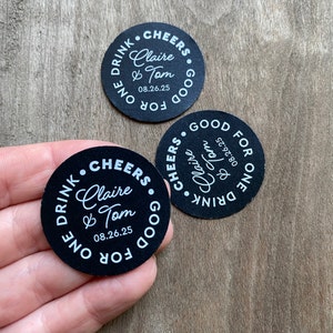 50 boletos de bebida para bodas en tinta blanca - Pizarra rústica Canjee por una bebida - Boletos de bar para fiestas formales - Una bebida - Ficha de bebida negra