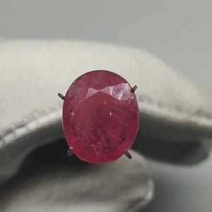 Naturalny dwukolorowy rubin o szlifie owalnym, 7,30 ct, luźny kamień szlachetny | Rzadki dwukolorowy rubin do biżuterii w formie pierścionka i wisiorka | Certyfikowany rubin