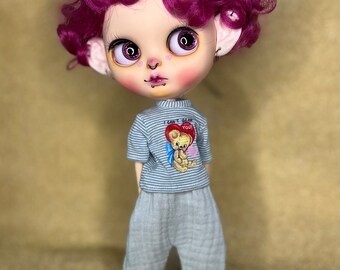 Anti-Valentine’s t-shirt and lounge pants for Blythe