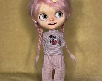 Anti-Valentine’s t-shirt and lounge pants for Blythe