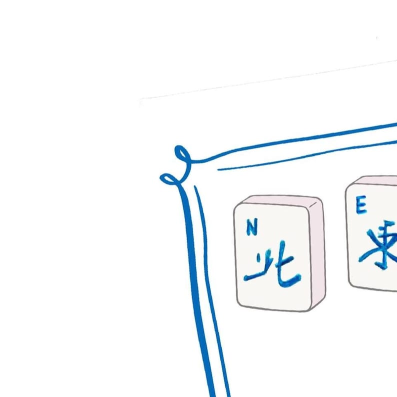 Puede incluir: Ilustraci&oacute;n de dos fichas de Mahjong con las letras "N" y "E" y caracteres chinos en azul. Las fichas son blancas con un borde lila claro. Una l&iacute;nea azul con remolinos decorativos enmarca las fichas.