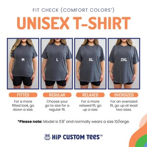 Puede incluir: Una tabla de tallas para camisetas unisex que muestra diferentes ajustes. La tabla muestra a una modelo usando una camiseta en tallas M, L, XL y 2XL. La tabla tambi&eacute;n incluye descripciones de cada ajuste, como ajustado, regular, relajado y de gran tama&ntilde;o. El texto "*Tenga en cuenta: La modelo mide 1,73 m y normalmente usa una talla 10/grande." se incluye en la parte inferior de la tabla.